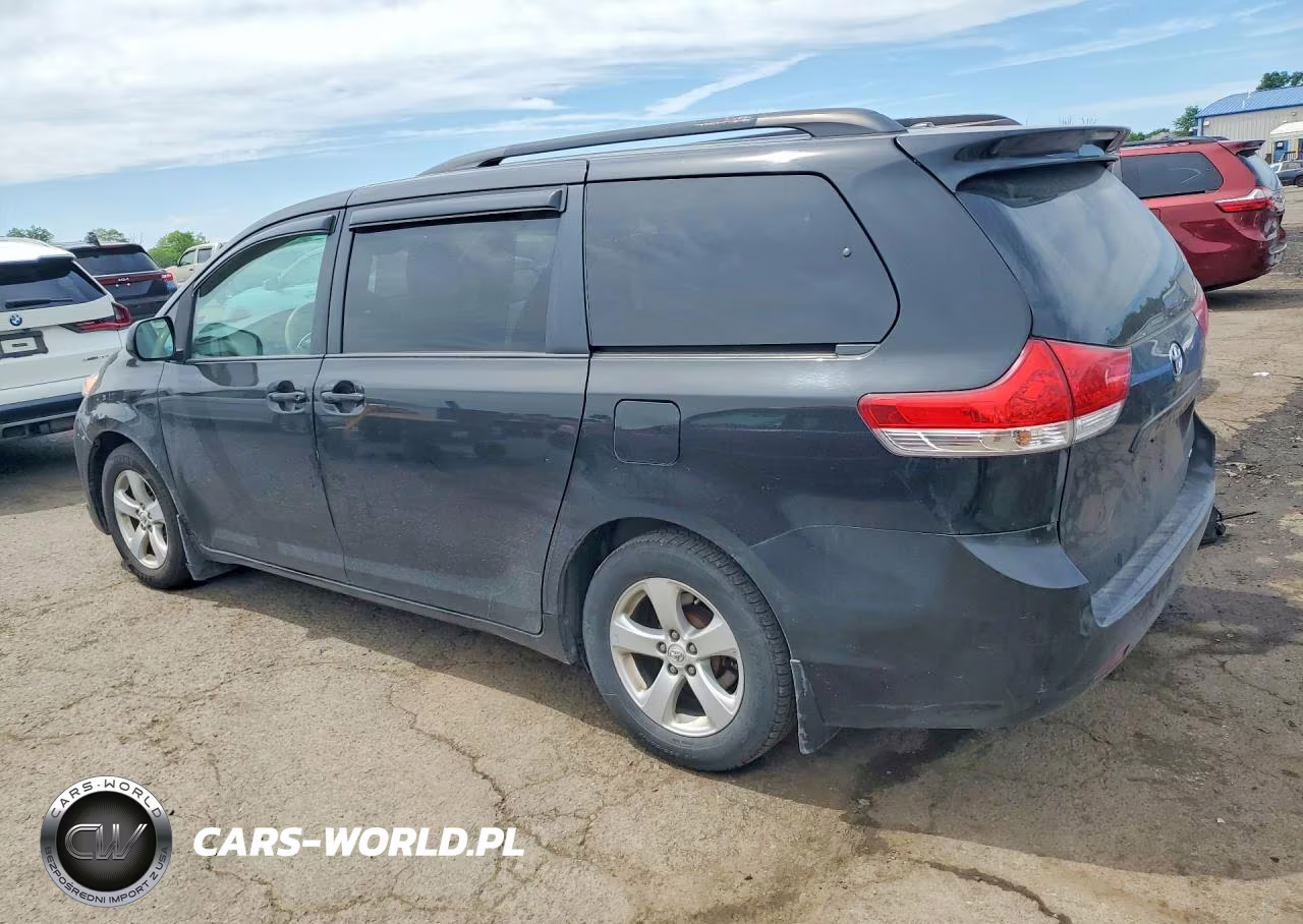 2012 Toyota Sienna Le VIN:5TDKK3DC2CS236336 - 2