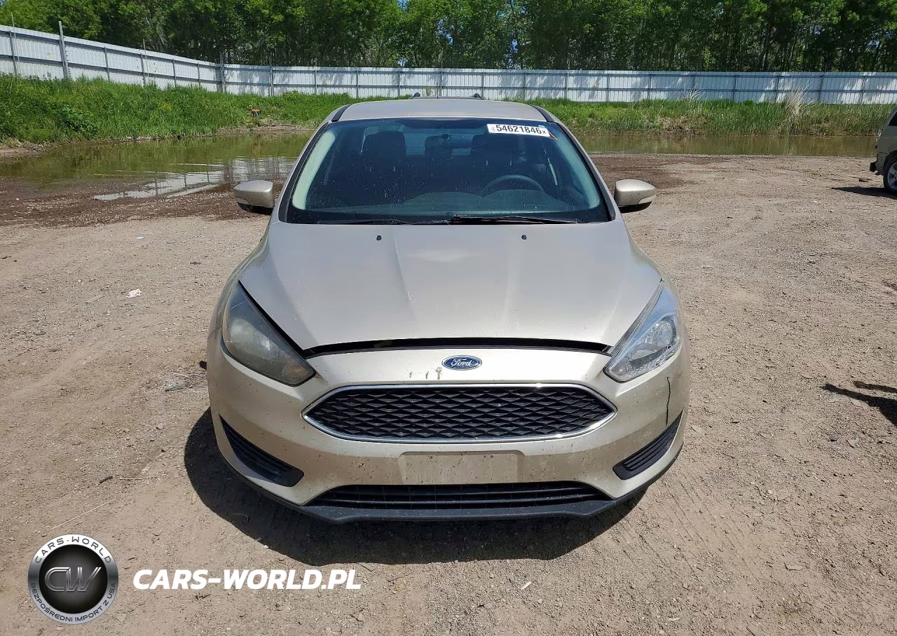 2017 Ford Focus Se VIN:1FADP3F24HL275829 - 5