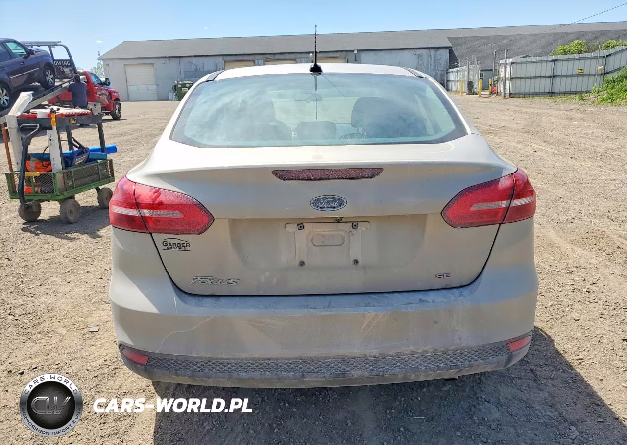 2017 Ford Focus Se VIN:1FADP3F24HL275829 - 6