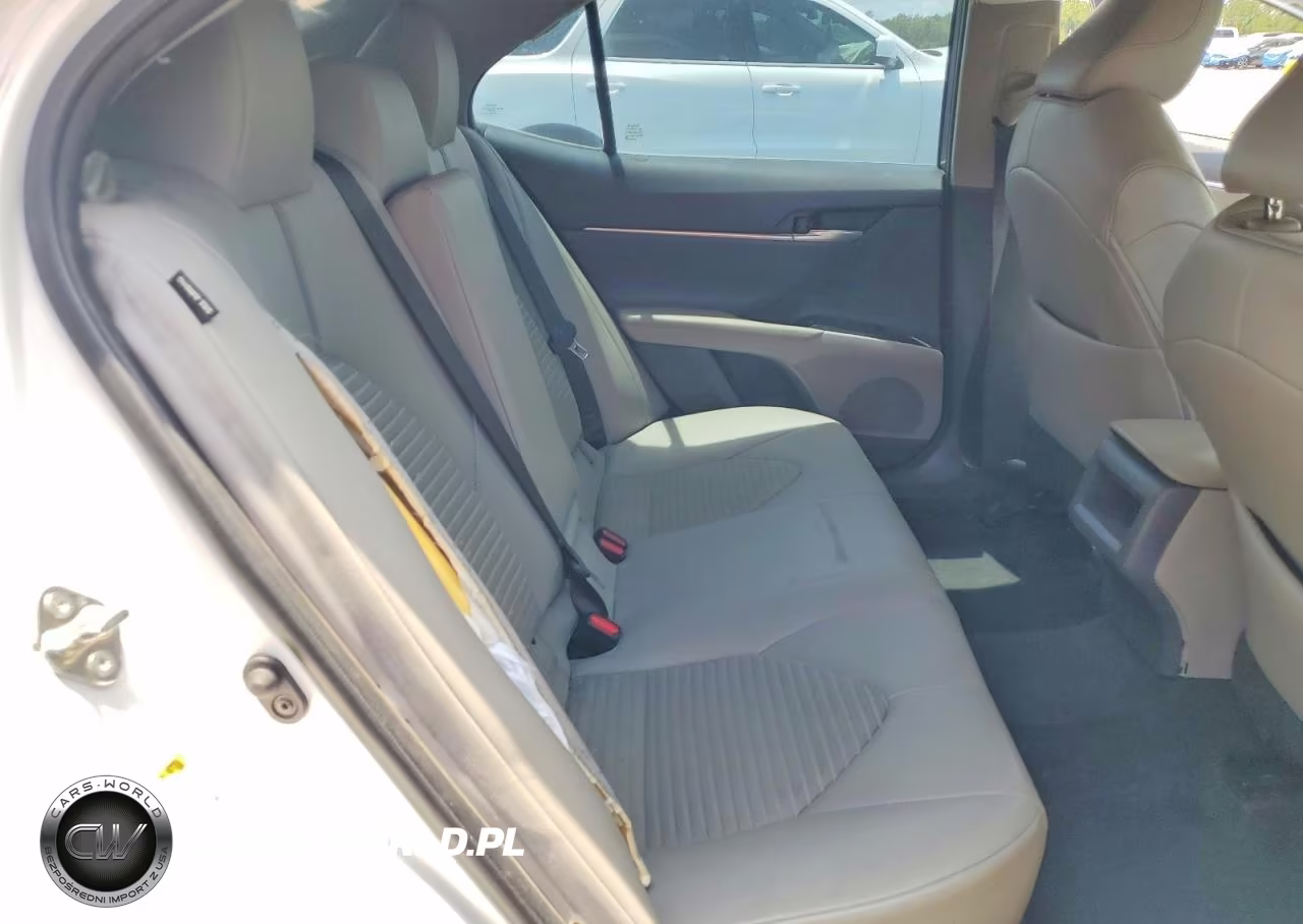 2018 Toyota Camry Se VIN:4T1B11HK9JU049771 - 10