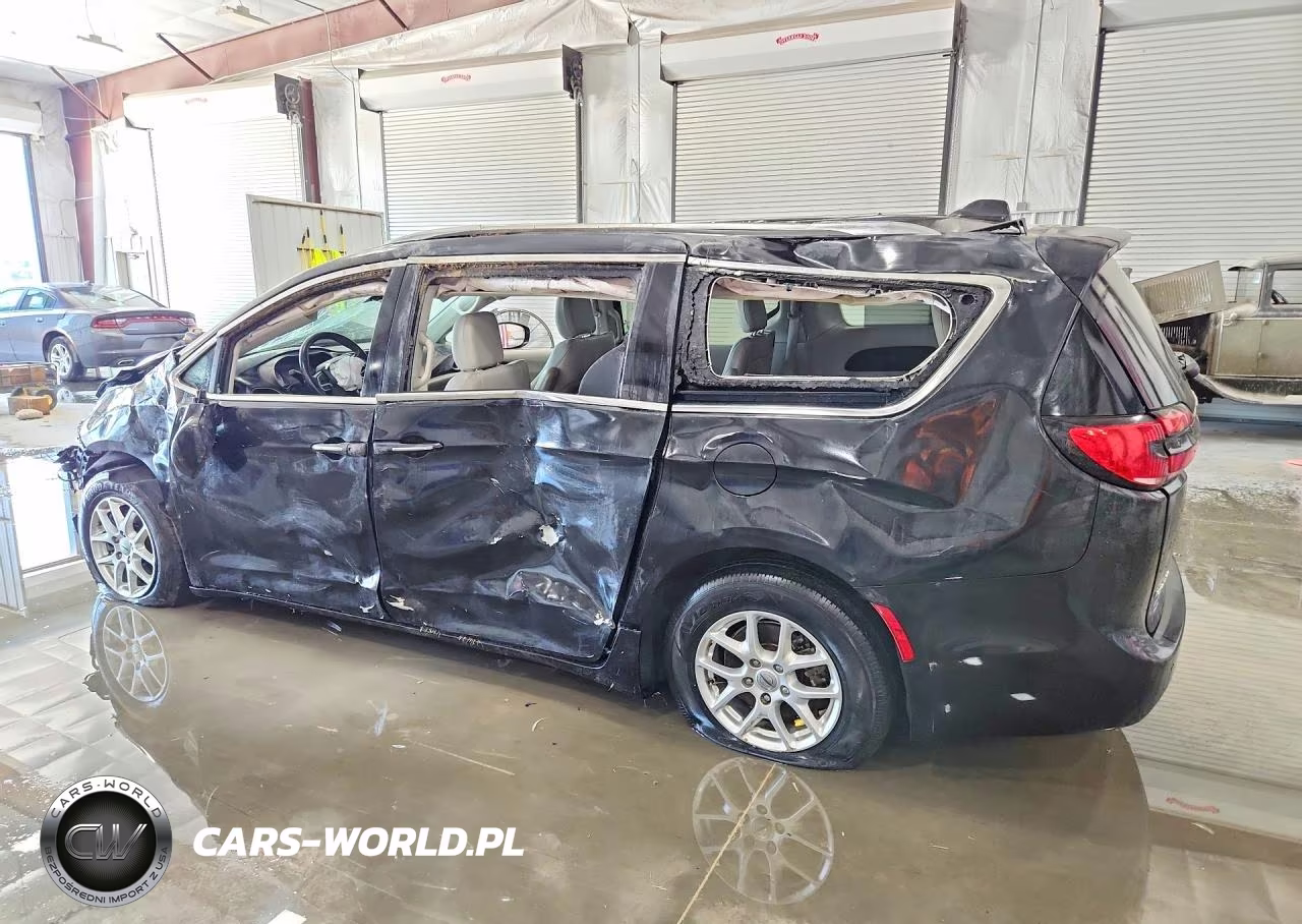 2021 Chrysler Pacifica Touring L VIN:2C4RC1BG3MR600716 - 2