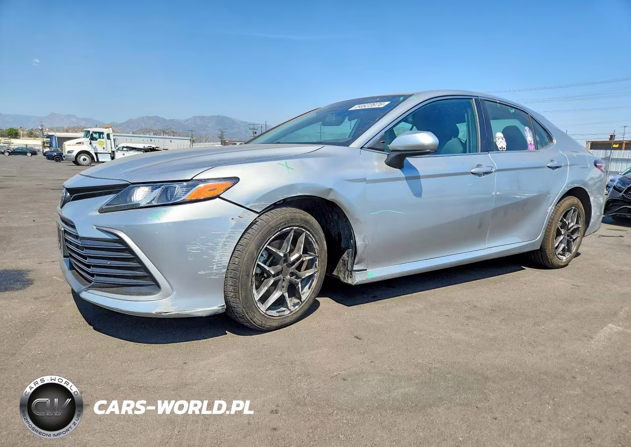 2022 Toyota Camry Le – zdjęcie 1 z 12