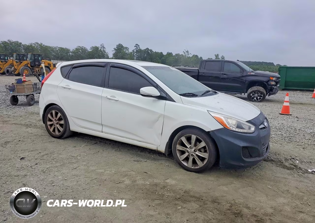 2014 Hyundai Accent Se VIN:KMHCU5AE7EU183630 - 4