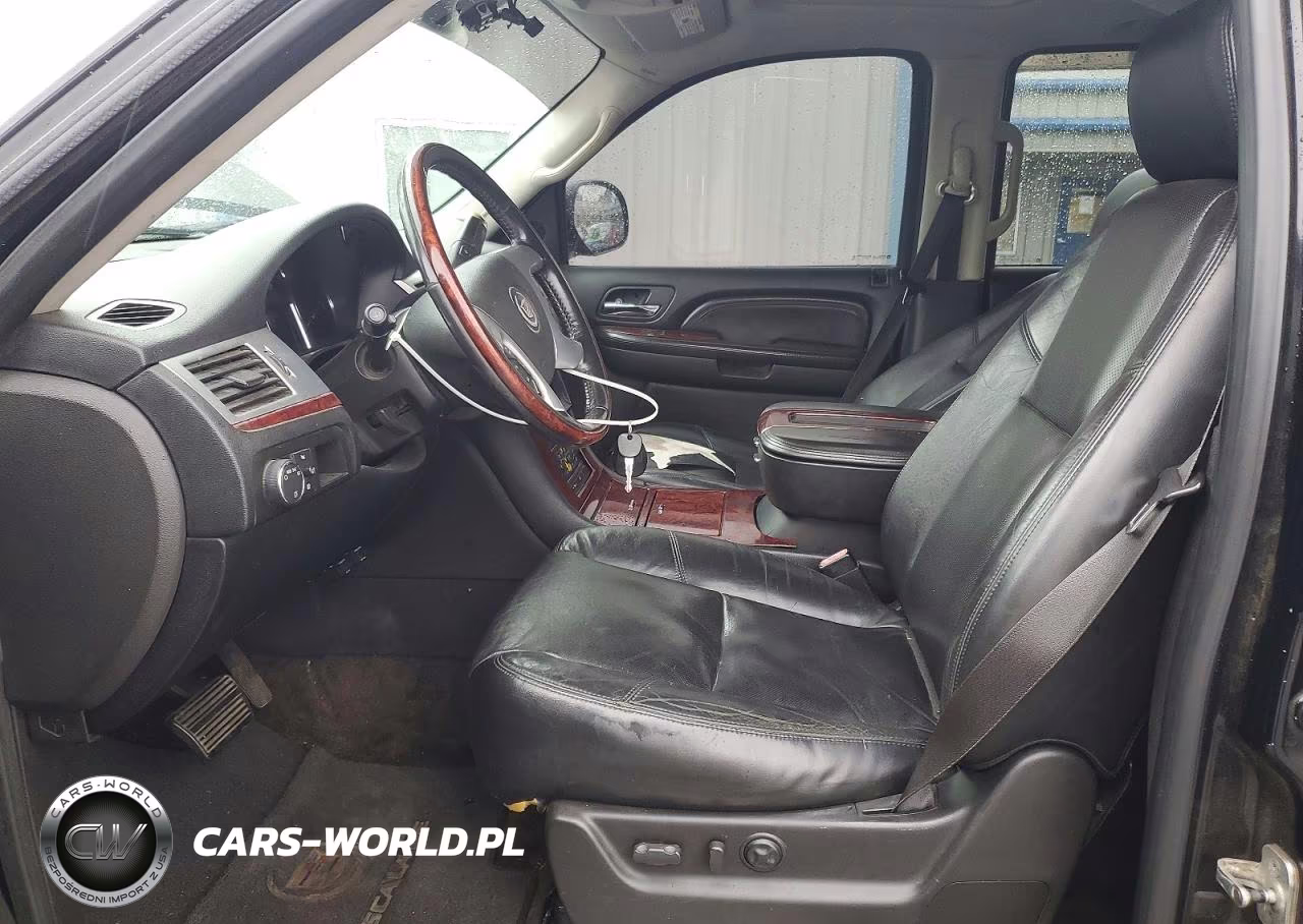 2007 Cadillac Escalade Luxury VIN:1GYFK63887R308056 - 7