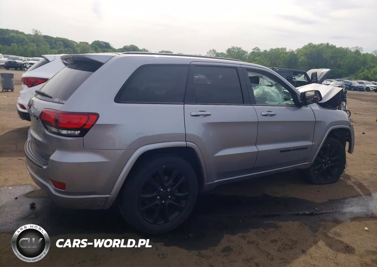 2020 Jeep Grand Cherokee Laredo VIN:1C4RJFAG3LC121966 - 3