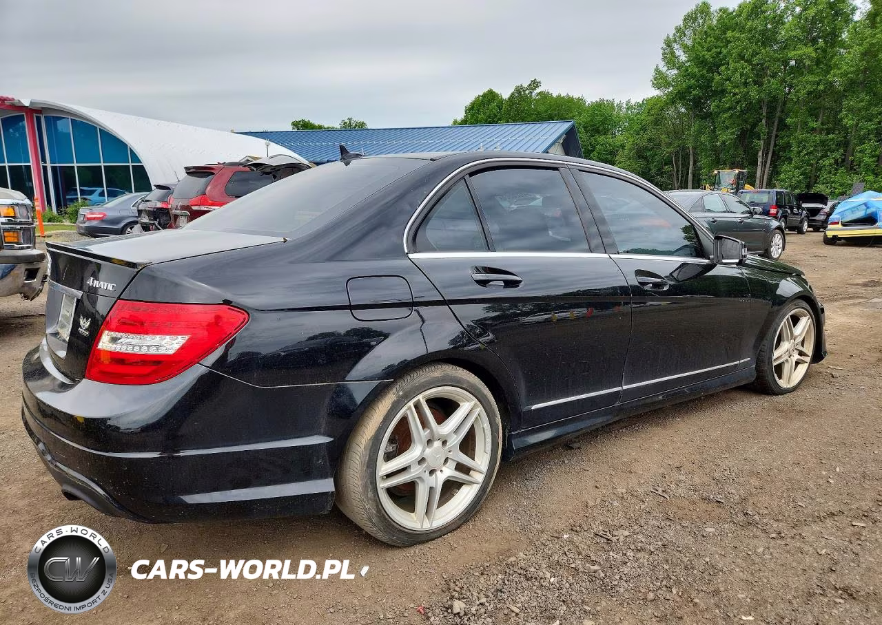 2012 Mercedes-Benz C 300 4Matic VIN:WDDGF8BB5CR192497 - 3