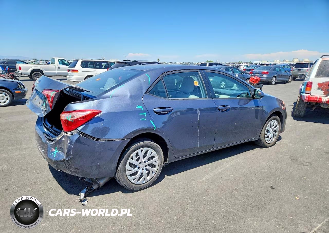 2019 Toyota Corolla Le VIN:2T1BURHE1KC215896 - 3
