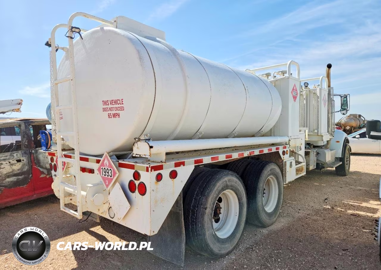 2017 Peterbilt 348 Fuel Truck VIN:2NP3LJ0X7HM423690 - 4