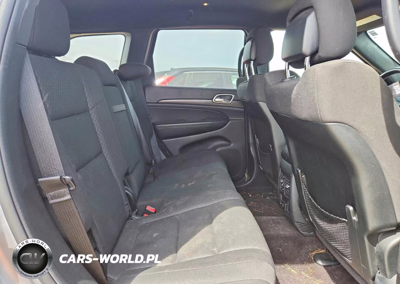 2018 Jeep Grand Cherokee Laredo VIN:1C4RJFAGXJC236190 - 10