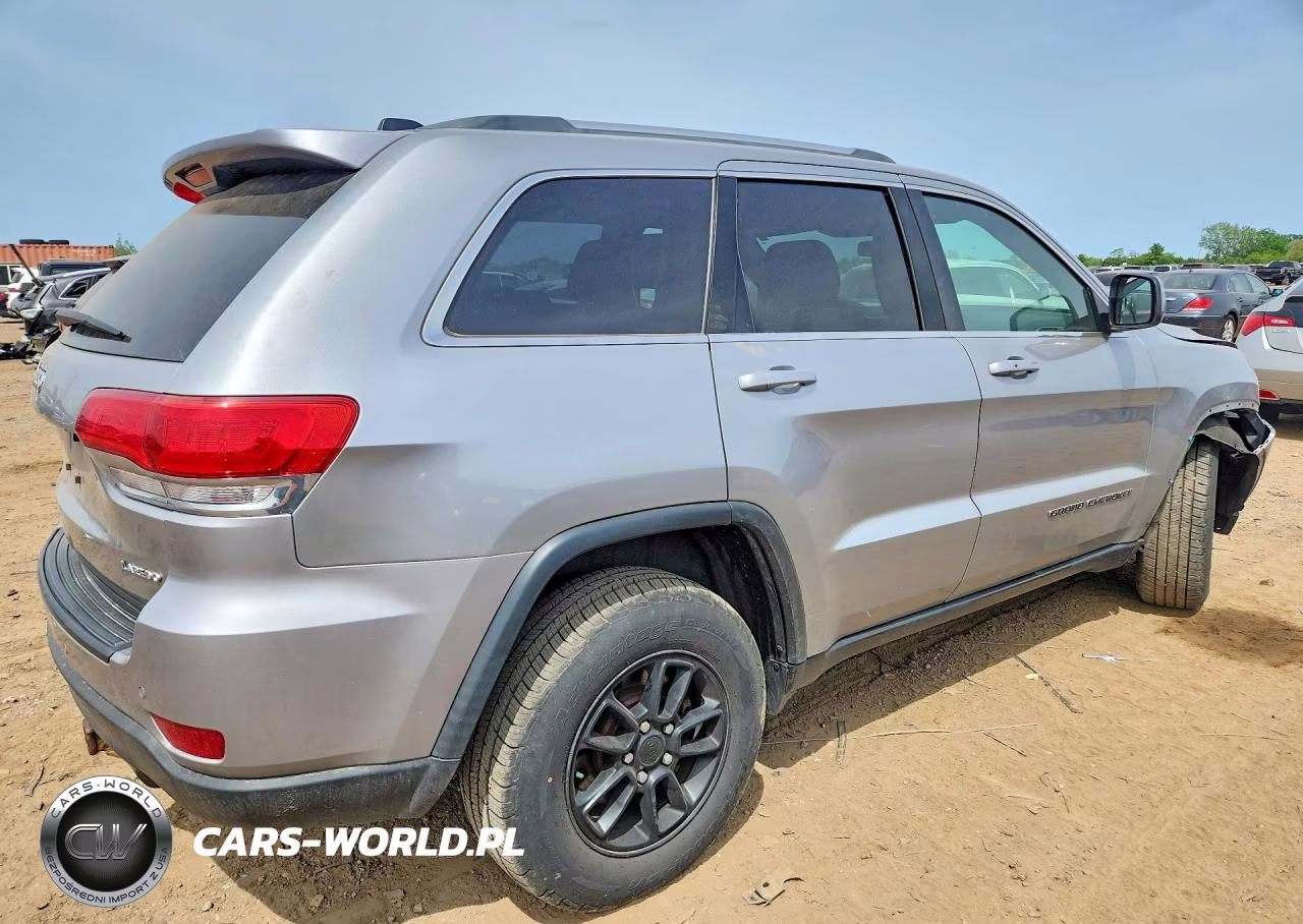 2018 Jeep Grand Cherokee Laredo VIN:1C4RJFAGXJC236190 - 3