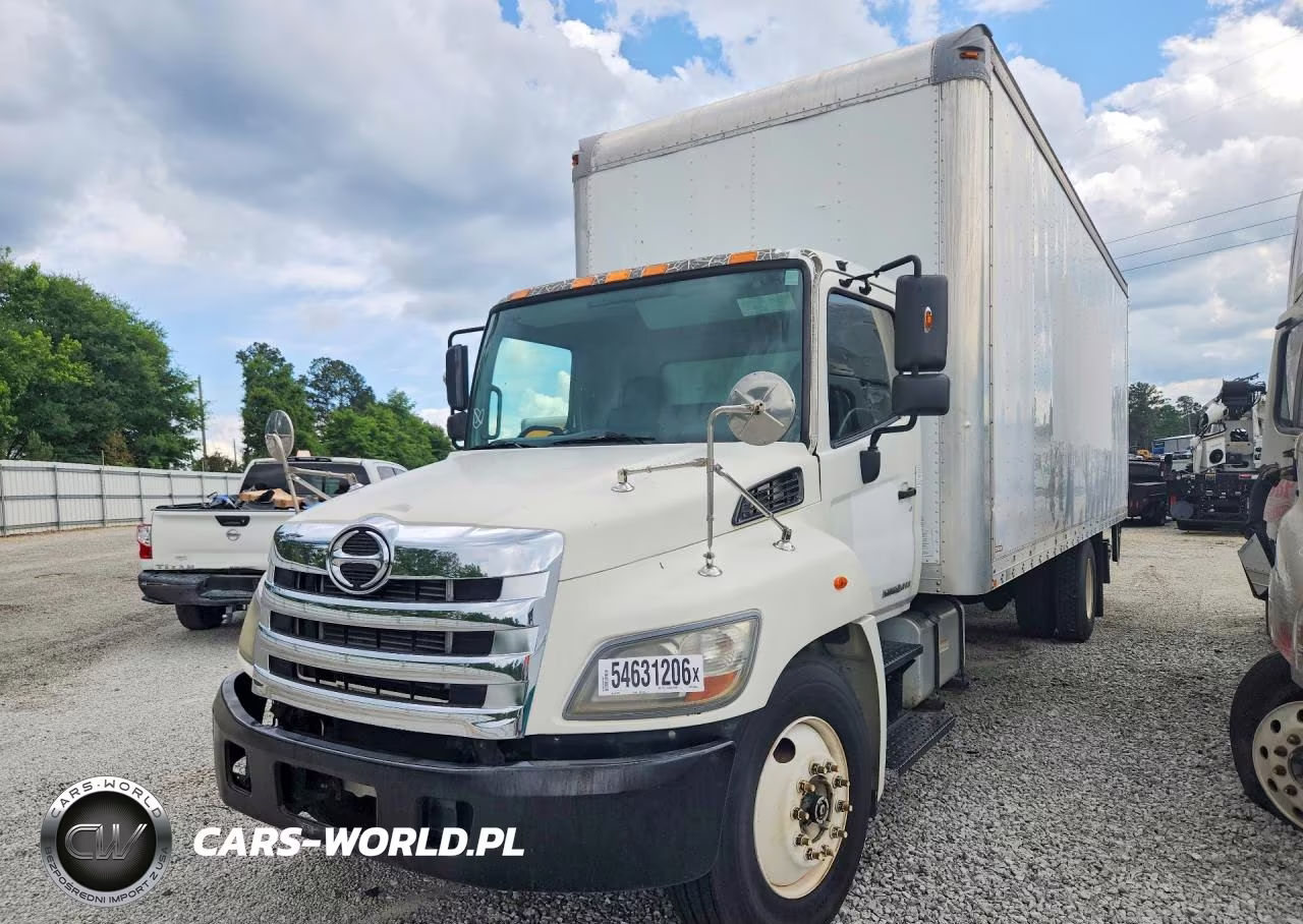 2013 Hino 258-268 Box Truck
