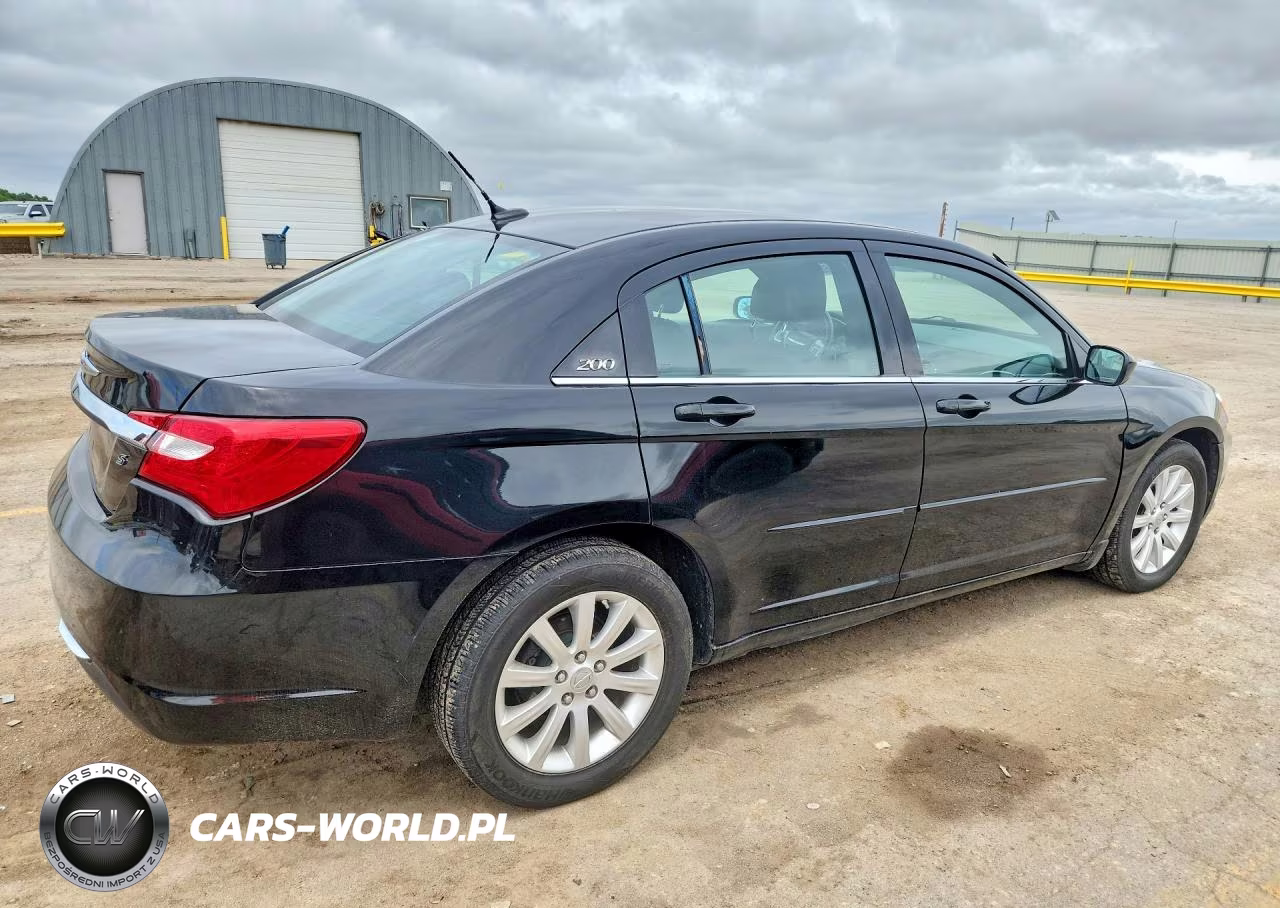 2014 Chrysler 200 Touring VIN:1C3CCBBG6EN237455 - 3