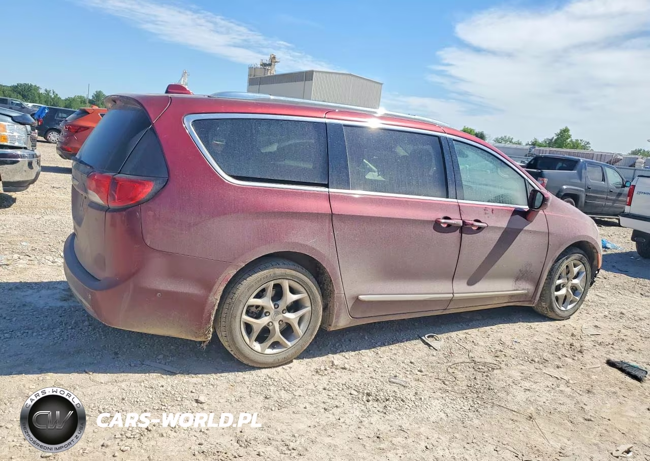 2018 Chrysler Pacifica Touring L Plus VIN:2C4RC1EG5JR197667 - 3