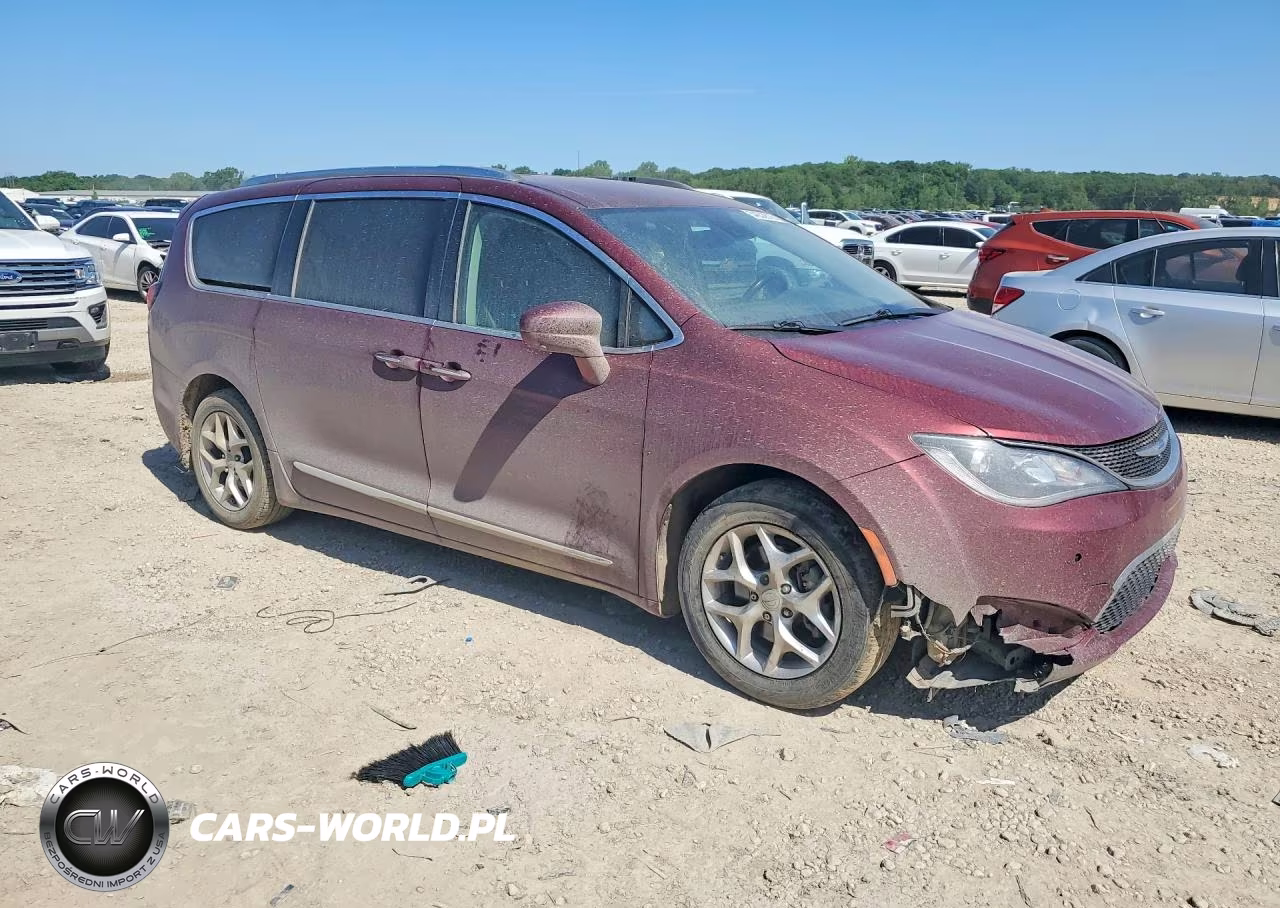 2018 Chrysler Pacifica Touring L Plus VIN:2C4RC1EG5JR197667 - 4