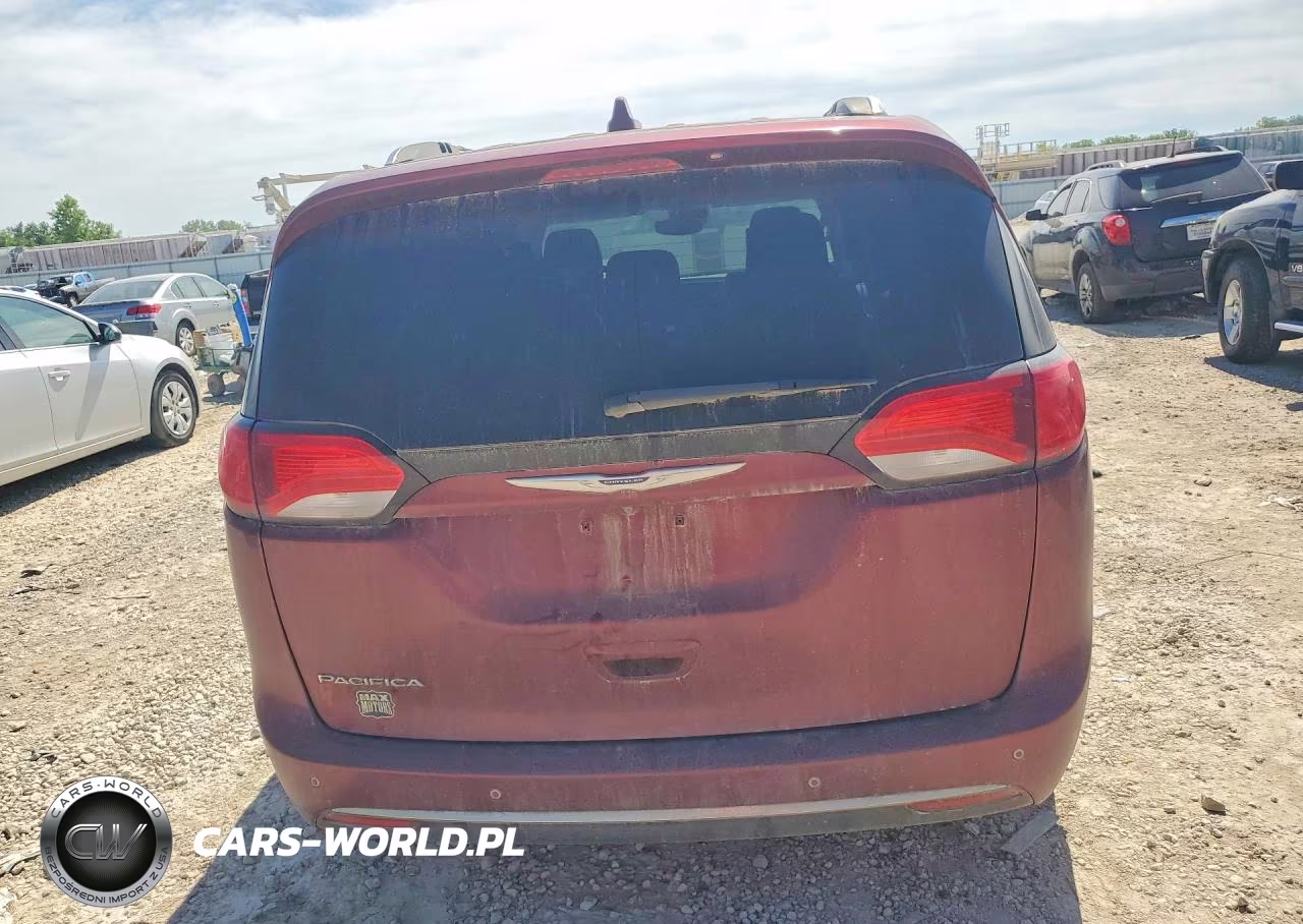 2018 Chrysler Pacifica Touring L Plus VIN:2C4RC1EG5JR197667 - 6