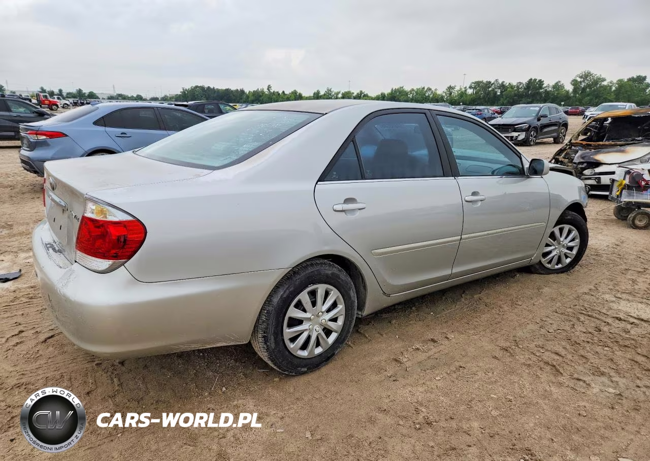 2005 Toyota Camry Le VIN:4T1BE32K75U026861 - 3