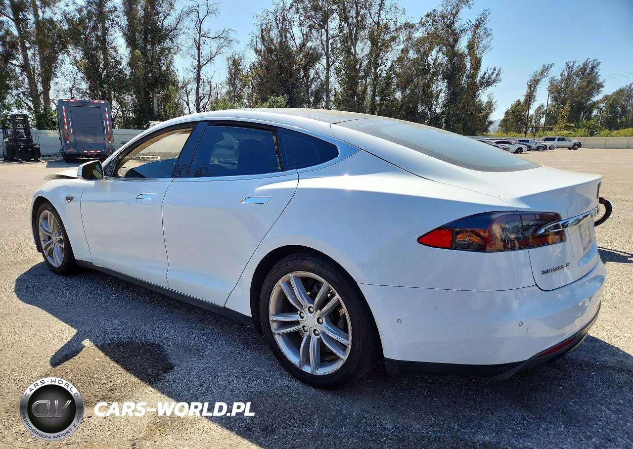2015 Tesla Model S VIN:5YJSA1E23FF109097 - 2