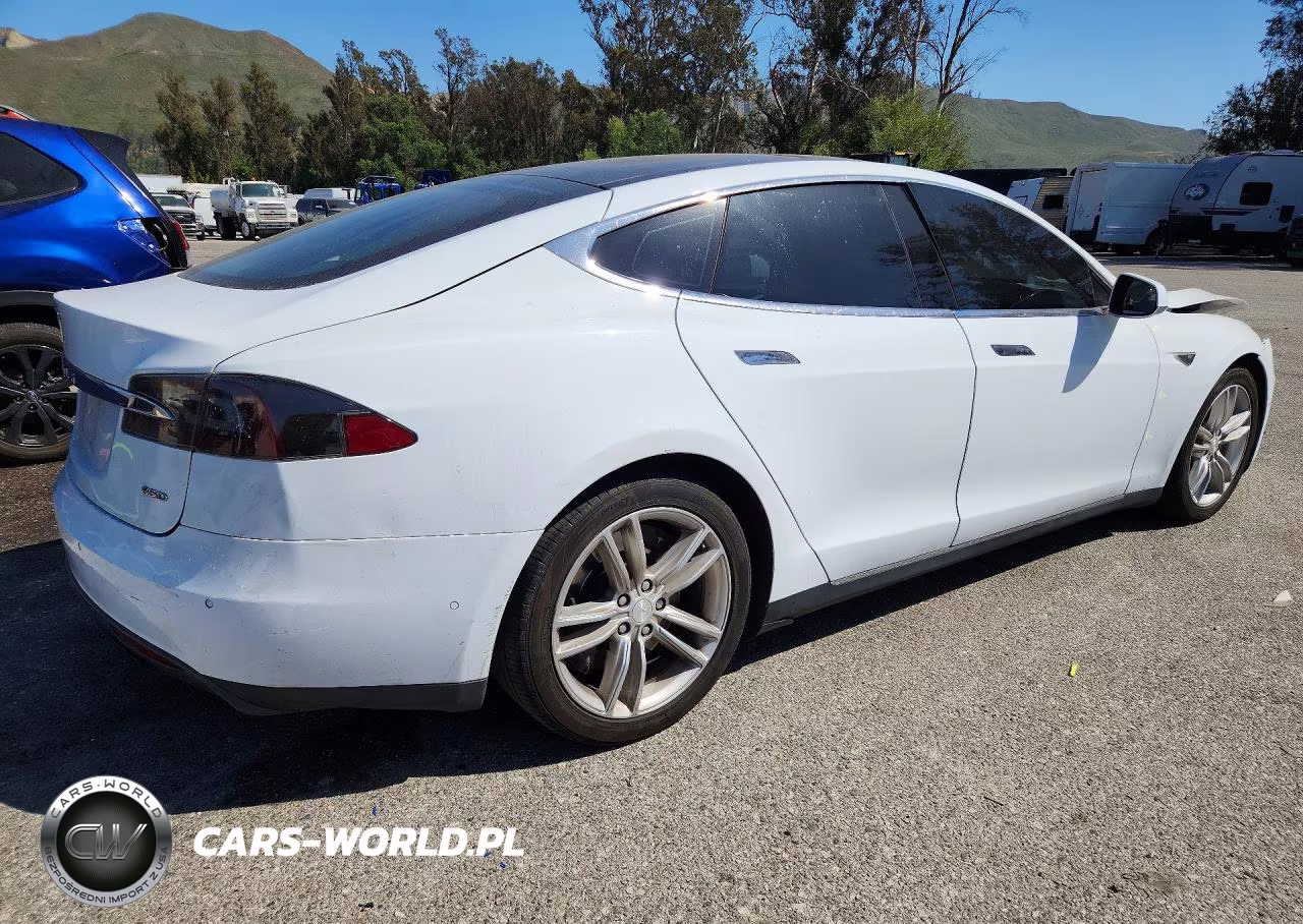 2015 Tesla Model S VIN:5YJSA1E23FF109097 - 3
