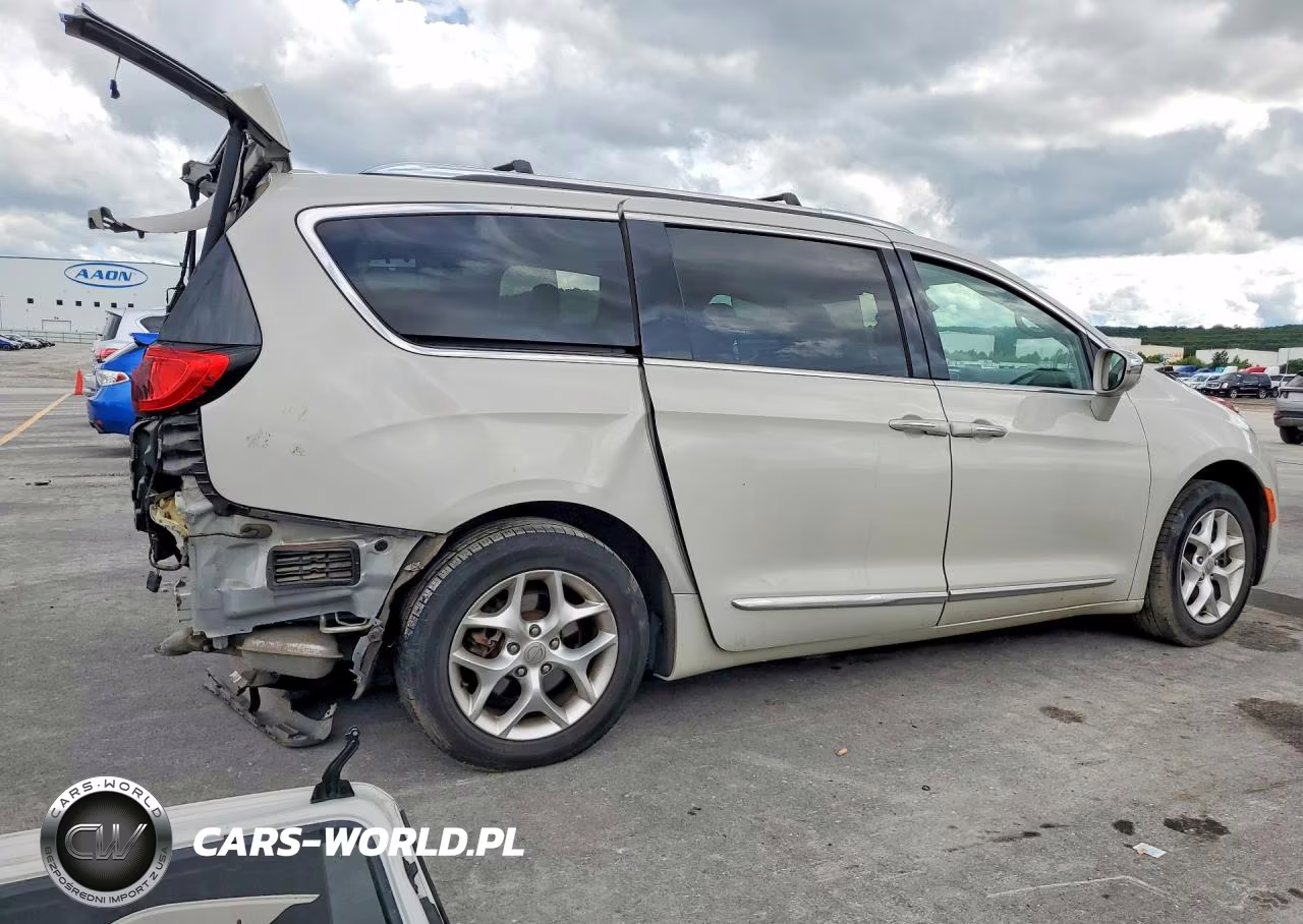 2020 Chrysler Pacifica Limited VIN:2C4RC1GG5LR127764 - 3