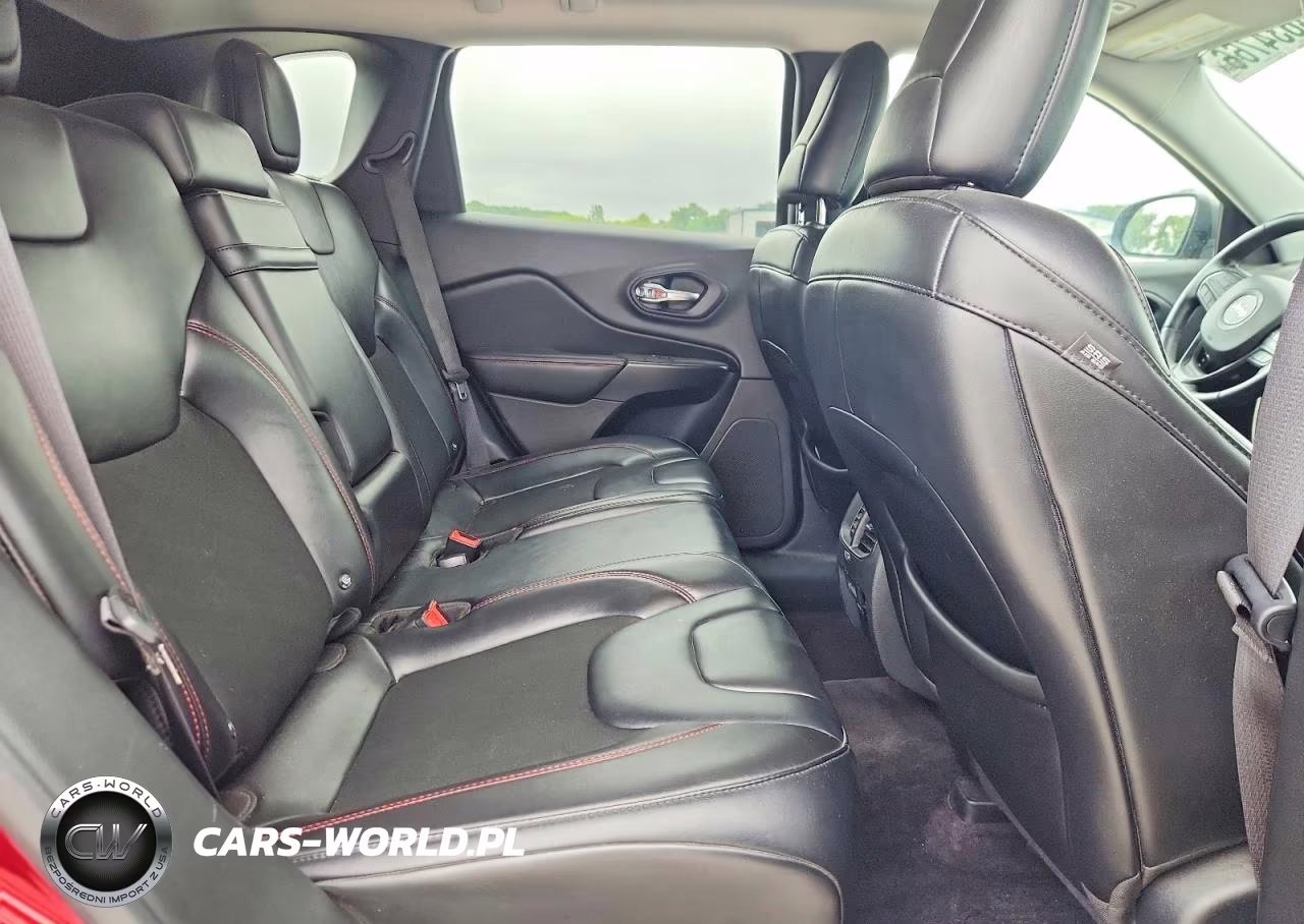 2019 Jeep Cherokee Trailhawk VIN:1C4PJMBX7KD127644 - 11