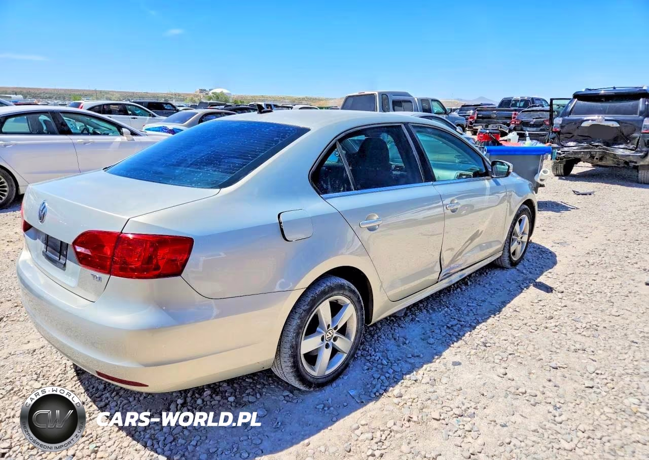 2012 Volkswagen Jetta Tdi VIN:3VWLL7AJ7CM015839 - 3