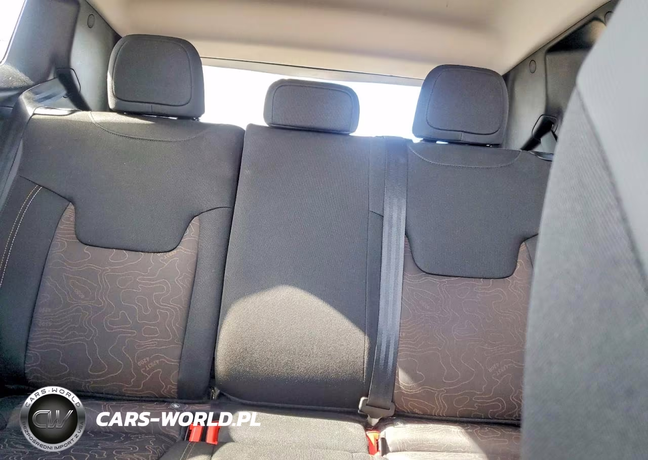 2023 Jeep Renegade Latitude VIN:ZACNJDB17PPP68088 - 10