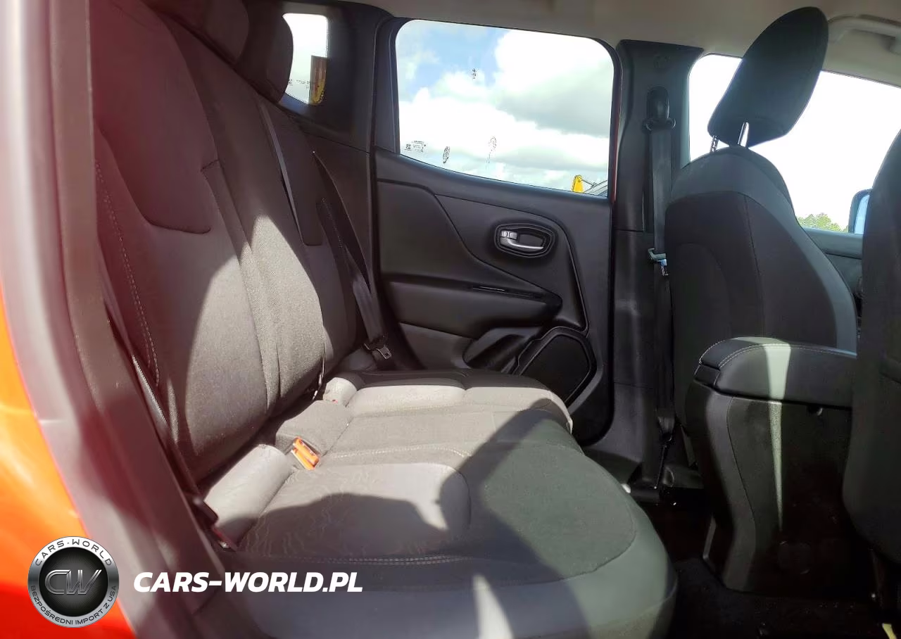 2023 Jeep Renegade Latitude VIN:ZACNJDB17PPP68088 - 11