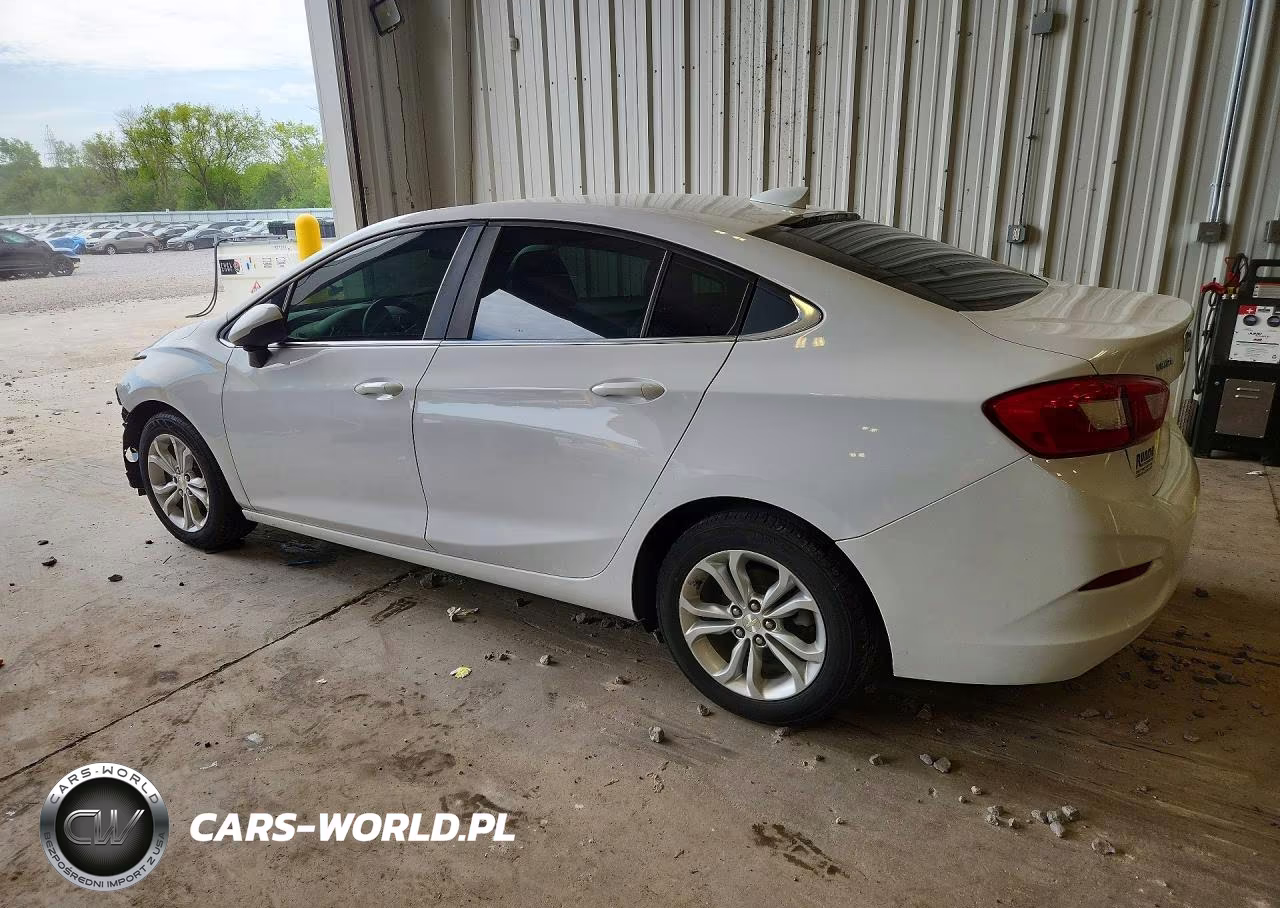 2019 Chevrolet Cruze Lt VIN:1G1BE5SM1K7125132 - 2