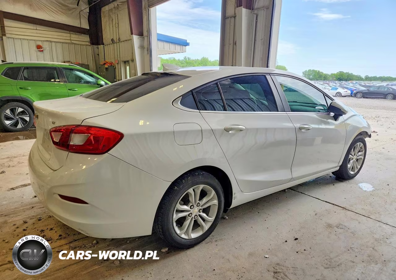 2019 Chevrolet Cruze Lt VIN:1G1BE5SM1K7125132 - 3