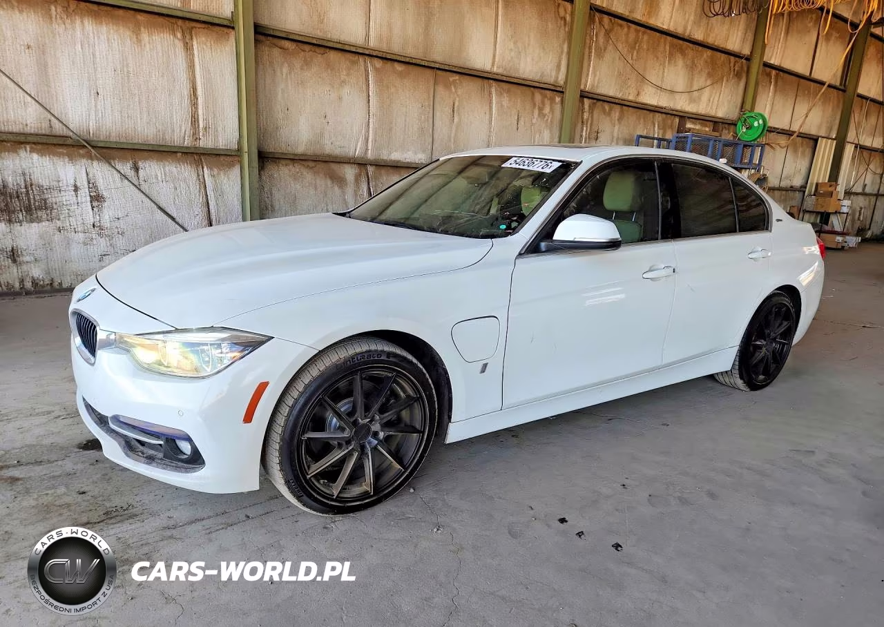 2018 BMW 330E – zdjęcie 1 z 12