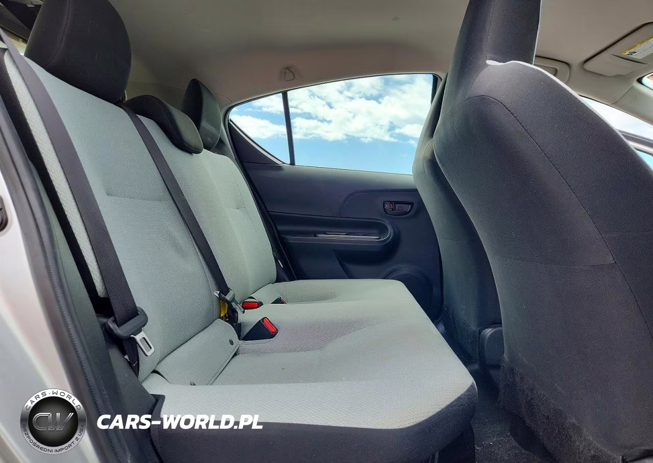 2018 Toyota Prius C One VIN:JTDKDTB35J1610431 - 10