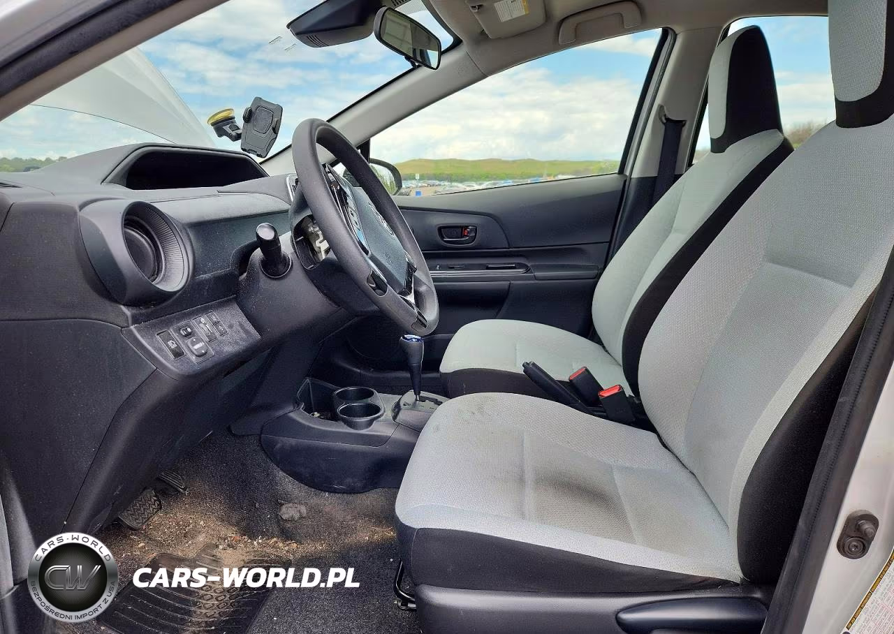 2018 Toyota Prius C One VIN:JTDKDTB35J1610431 - 7