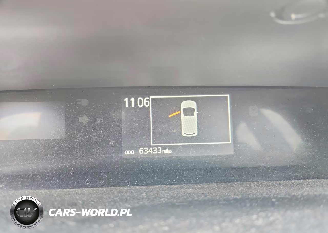 2018 Toyota Prius C One VIN:JTDKDTB35J1610431 - 9