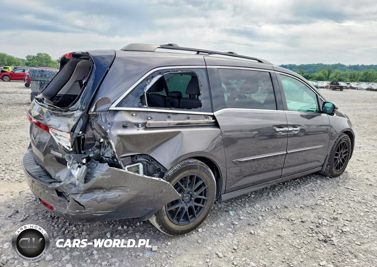 2014 Honda Odyssey Touring VIN:5FNRL5H92EB070106 - 3