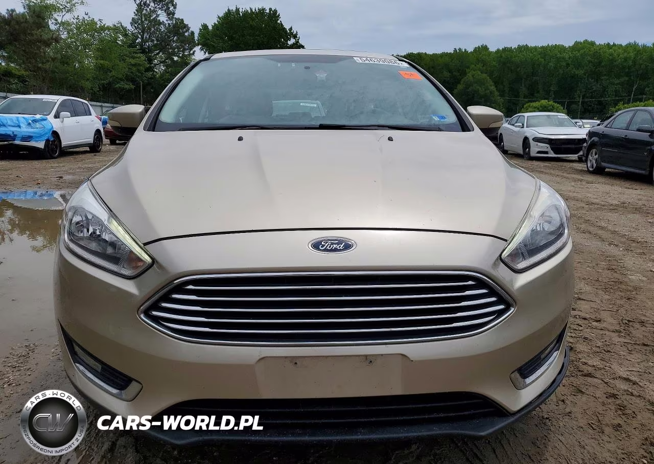 2018 Ford Focus Titanium VIN:1FADP3N2XJL325155 - 5