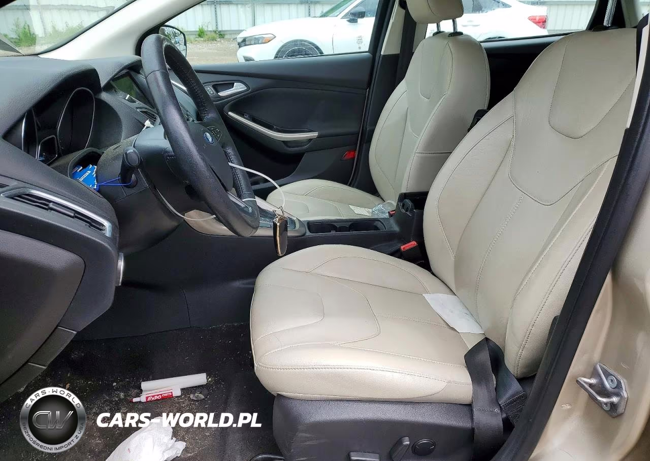 2018 Ford Focus Titanium VIN:1FADP3N2XJL325155 - 7