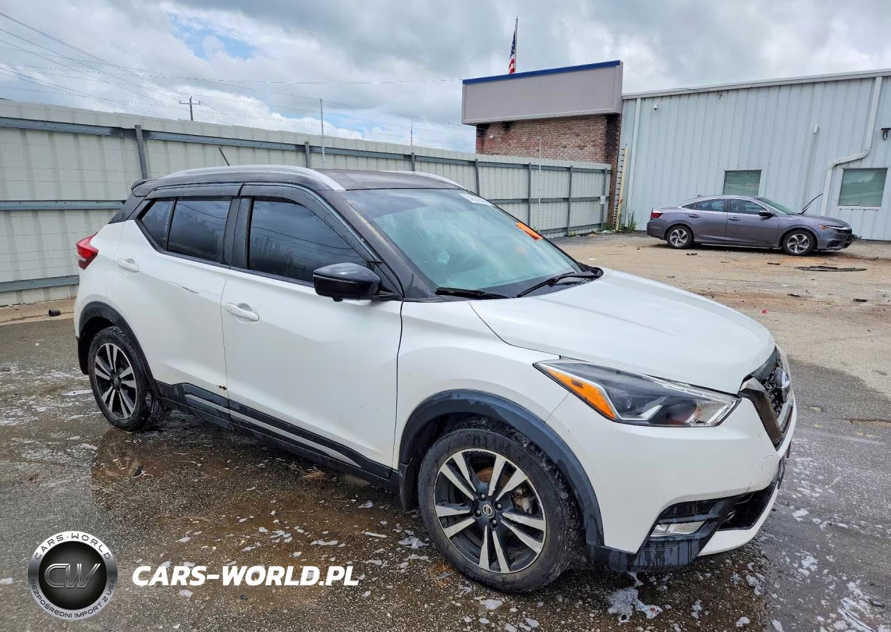 2019 Nissan Kicks Sr VIN:3N1CP5CU5KL483949 - 4