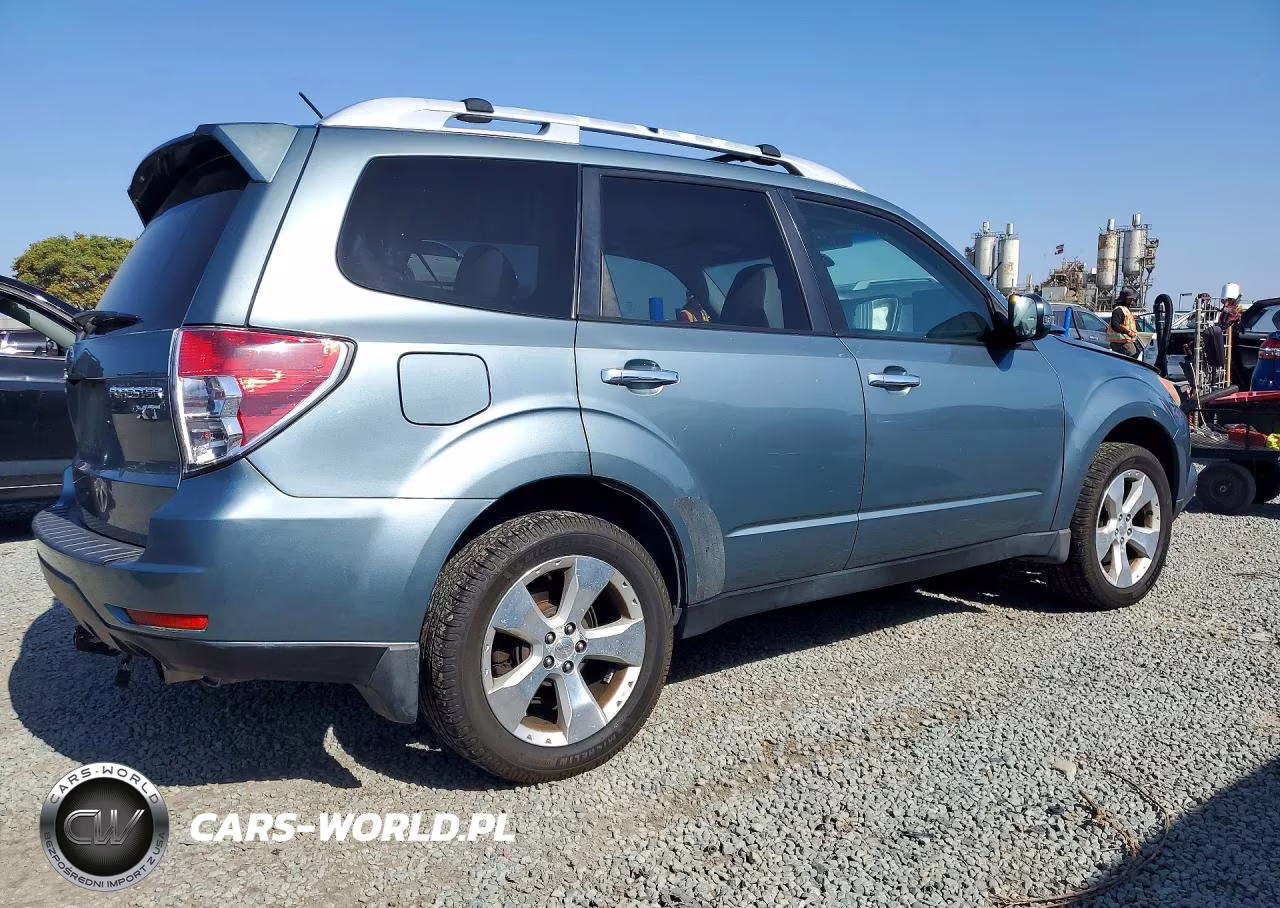 2011 Subaru Forester Touring VIN:JF2SHGGC4BH701088 - 3