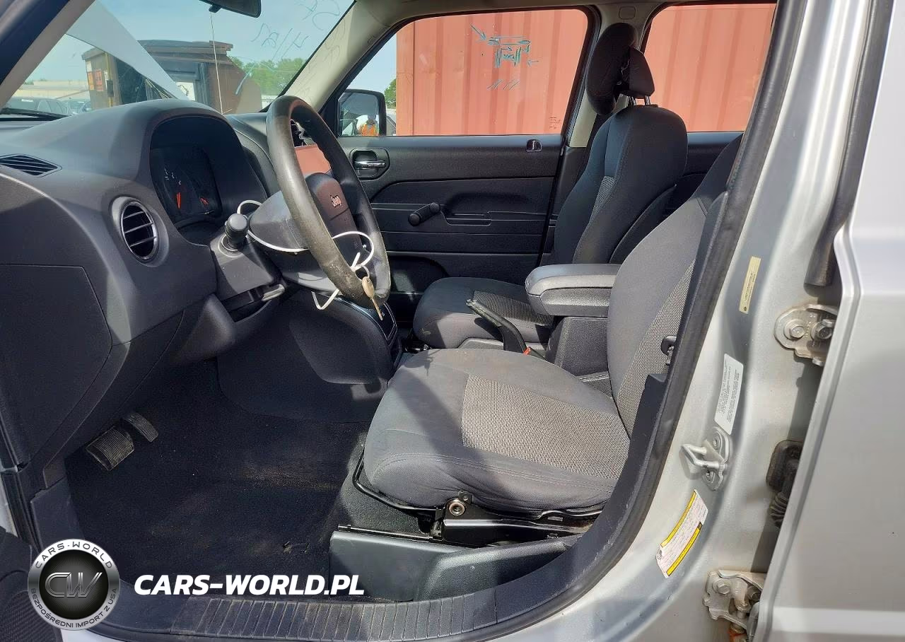 2010 Jeep Patriot Sport VIN:1J4NF2GB4AD556307 - 7