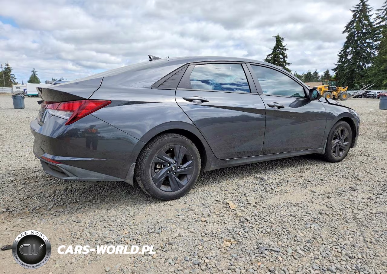 2022 Hyundai Elantra Sel VIN:5NPLS4AG1NH084947 - 3