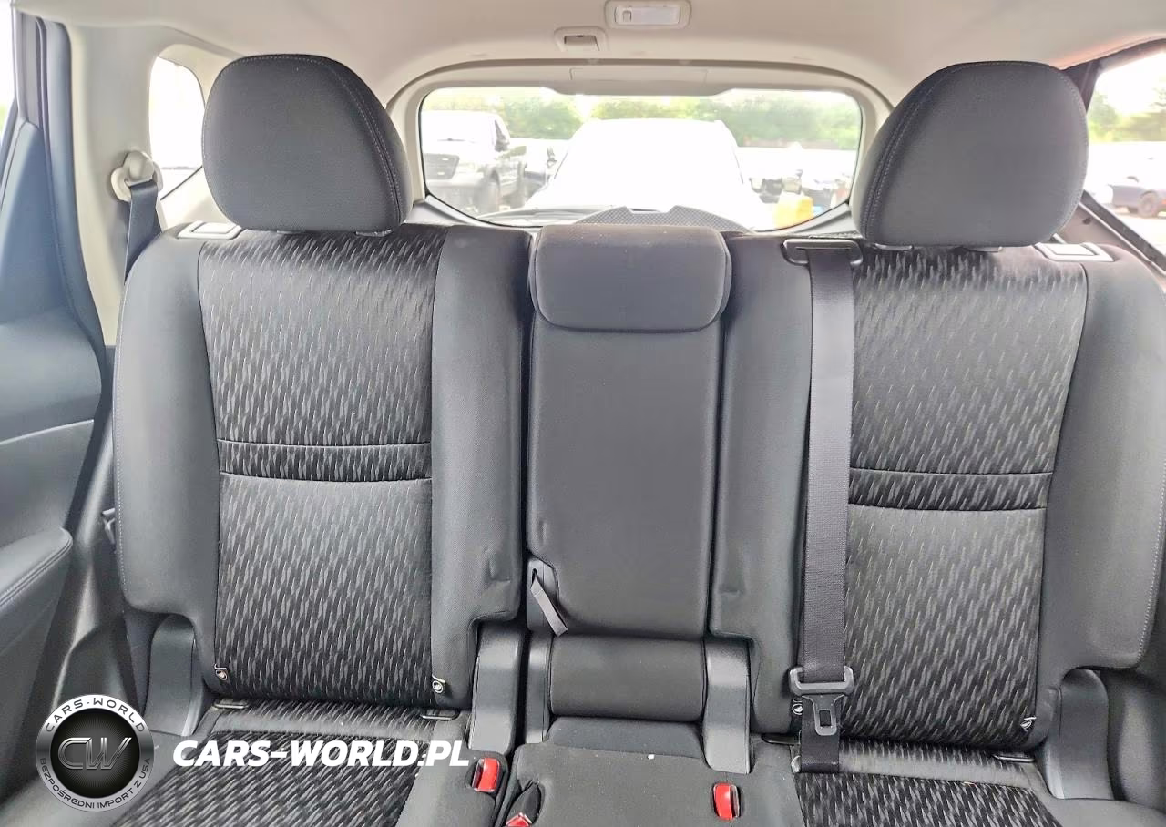 2019 Nissan Rogue S VIN:KNMAT2MV1KP539136 - 10