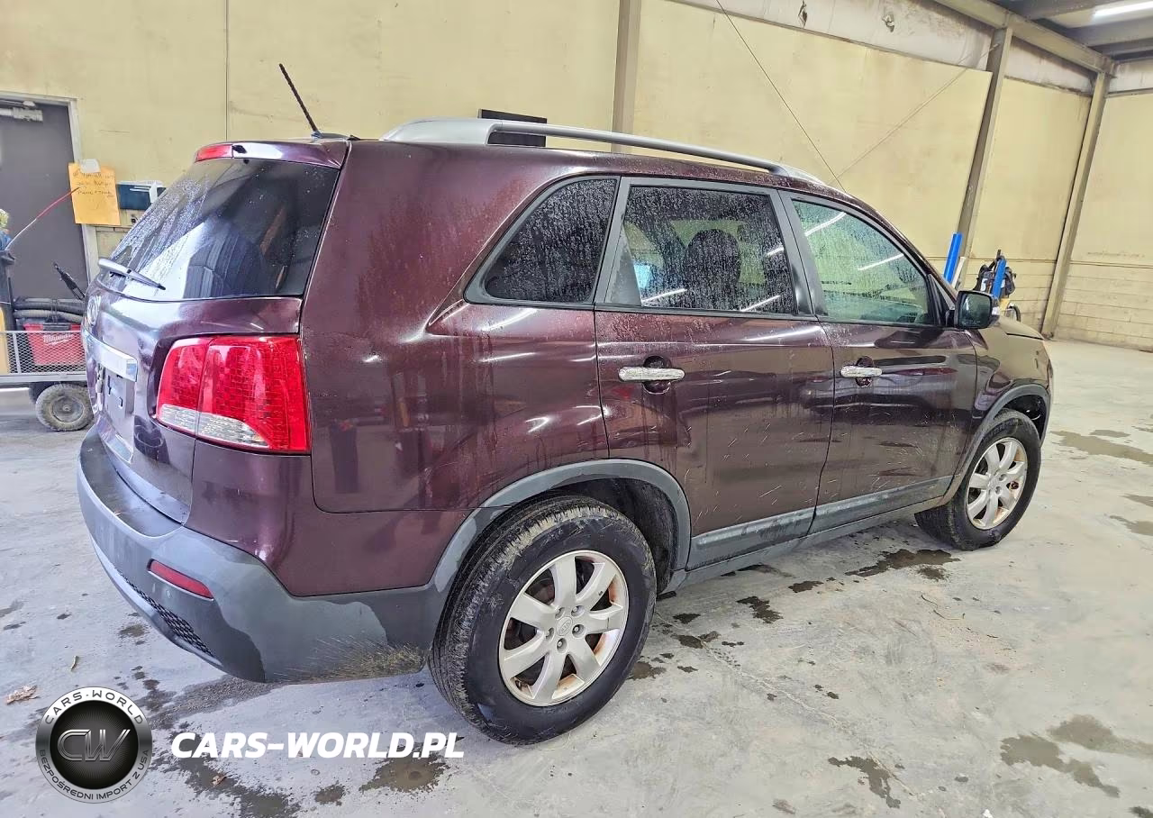 2011 Kia Sorento Lx VIN:5XYKT4A17BG086564 - 3