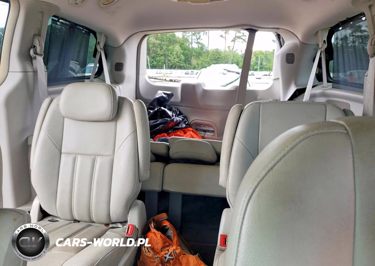 2008 Chrysler Town & Country Touring VIN:2A8HR54P18R733147 - 10