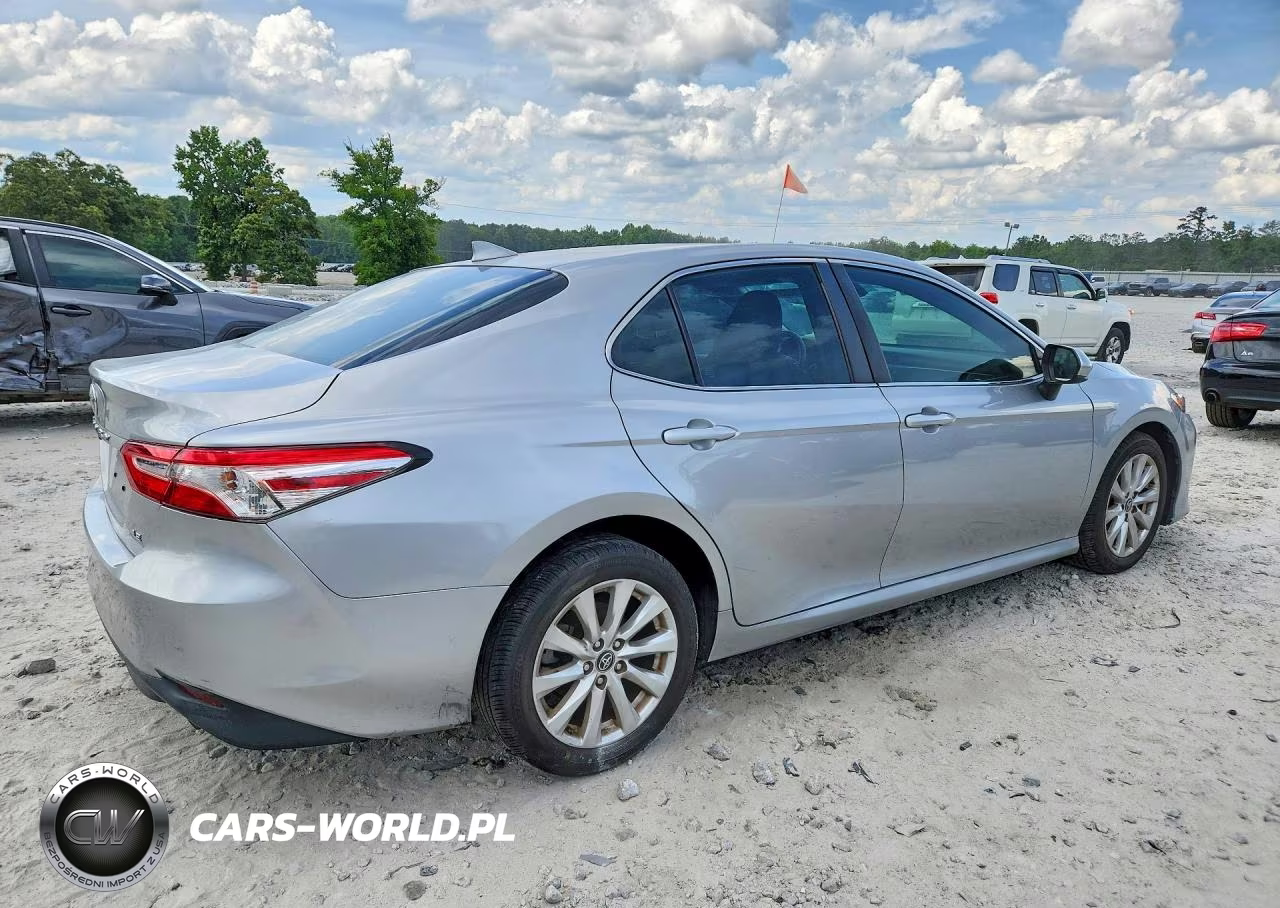 2019 Toyota Camry Le VIN:4T1B11HK0KU751446 - 3