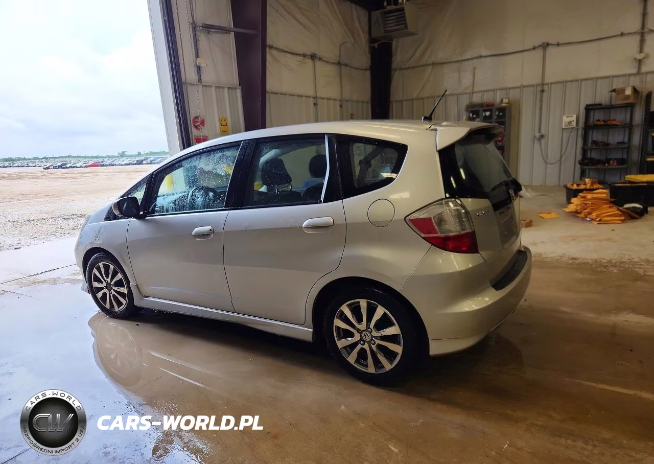 2013 Honda Fit Sport VIN:JHMGE8H51DC022302 - 2
