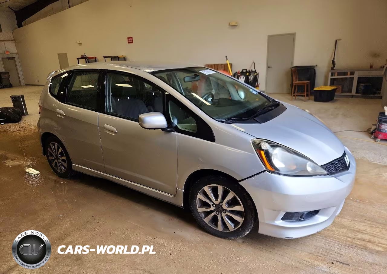 2013 Honda Fit Sport VIN:JHMGE8H51DC022302 - 4