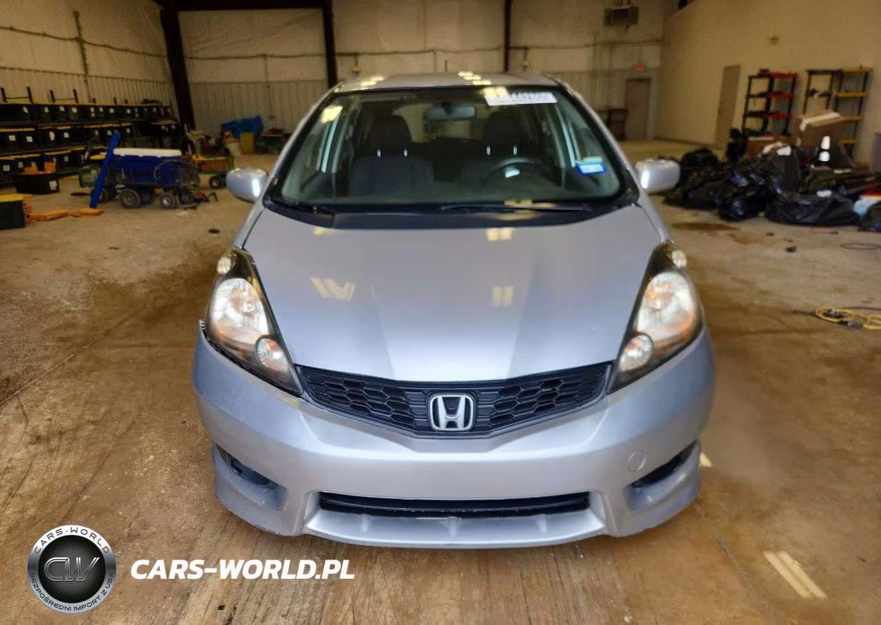 2013 Honda Fit Sport VIN:JHMGE8H51DC022302 - 5
