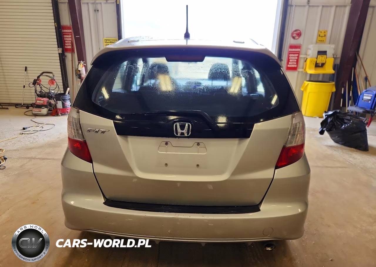2013 Honda Fit Sport VIN:JHMGE8H51DC022302 - 6