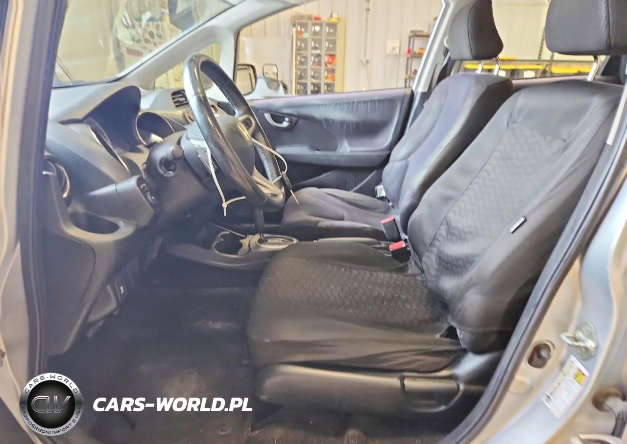 2013 Honda Fit Sport VIN:JHMGE8H51DC022302 - 7