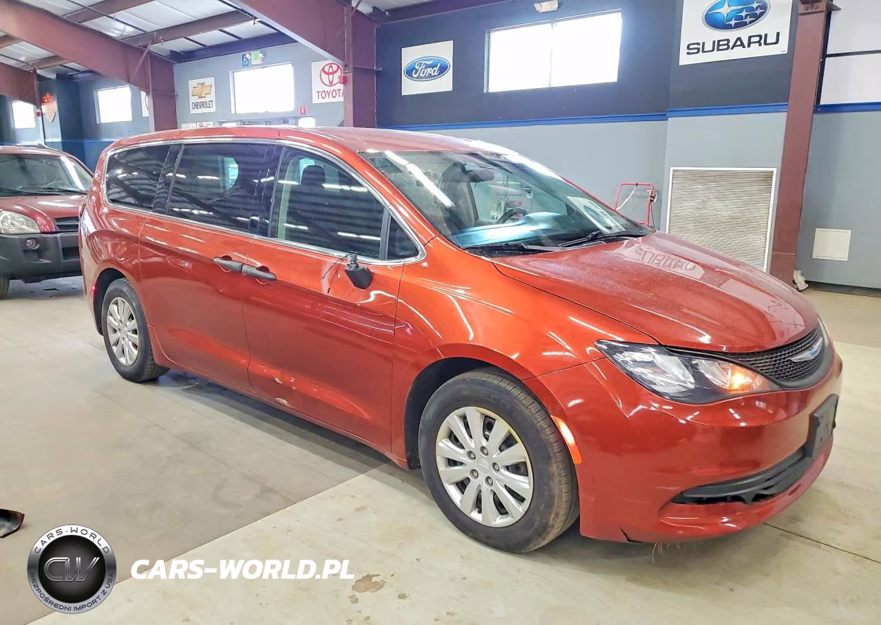 2018 Chrysler Pacifica L VIN:2C4RC1AG3JR172515 - 4